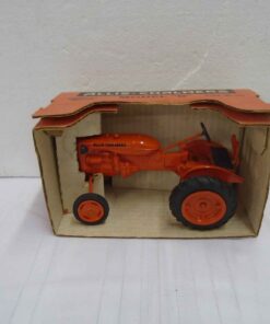 Allis Chalmers B 1/16 scale Toy Tractor Times 1987 (Front axle bent)