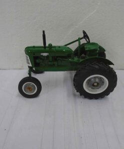 Oliver 440 tractor 1/16 scale 30th Anniversary 1960-1990 ( missing lights)