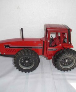 International 2+2 6388 1/16 scale (cab is bent)