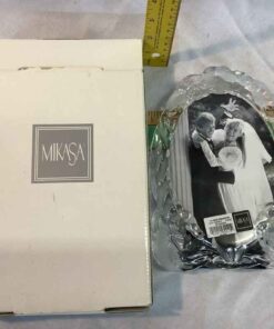 Mikasa Classic Memories 9” Oval Frame