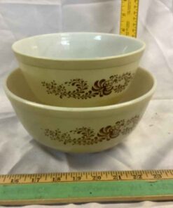 Set of 2 Pyrex Bowls - Homestead Pattern