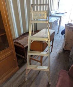 Aluminum step ladder