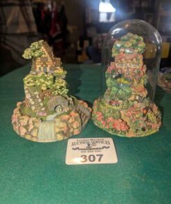Violet Schwenig Glass dome figures: Cobblestone bridge cottage & Gateway Lane Cottage