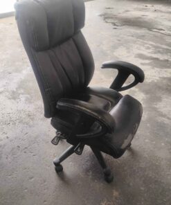 Comfortable office chair.... slightly flaking