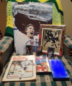 Wayne Gretzky collection including card Stanley Cup celebration and more