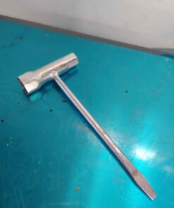 Scrench chainsaw tool