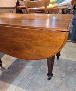 Drop leaf table