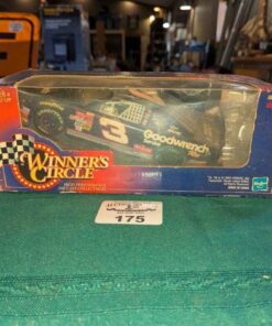 Winner's Circle 1:24 scale model car