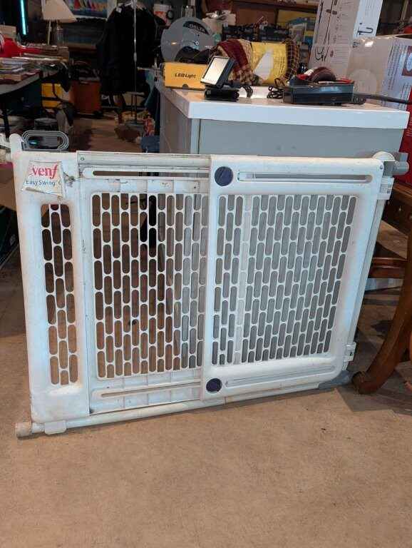 Evenflo easy swing gate - Quick Bids