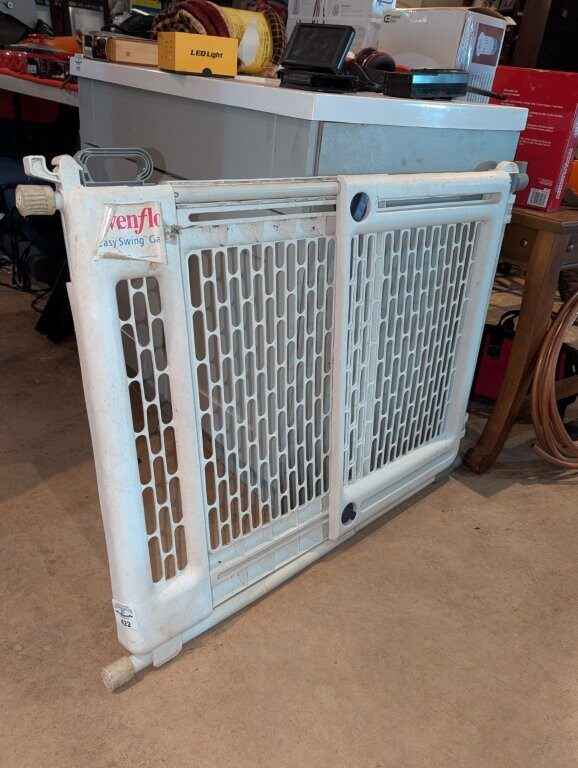 Evenflo easy swing gate - Quick Bids