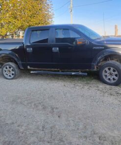 2011 Ford F150 5.0L 4x4 288,000 km  Runs and drive 4x4 works. Missing grill ...fix up or use for parts