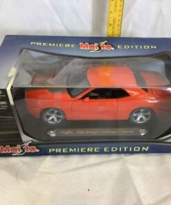 Maisto 2006 Dodge Challenger Concept 1:18 scale Die Cast Model