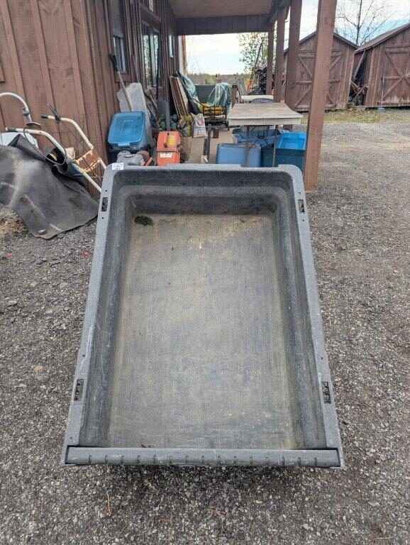 Rubbermaid Utility Dump wagon