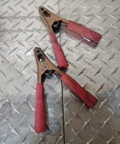 2 AHD battery clamps red