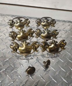 Drawer pulls and handles
