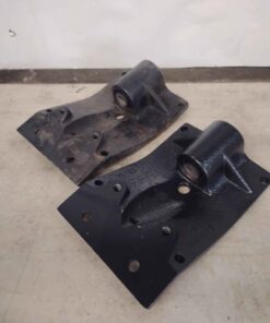 84173610 skid shoes/ arm floor support fits 3020 series grain heads