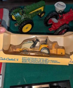 ERTL Cub Cadet Lawn and garden tractor set 1/16 scale
