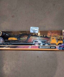 New Ray 1;43 Diecast with plastic model Kenworth W900 Transport w/ excavator