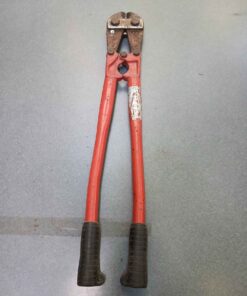 Long handle bolt cutters