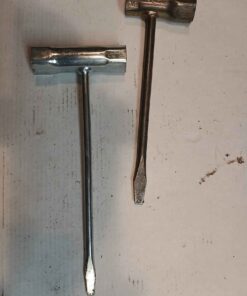 Qty2 chainsaw screnches