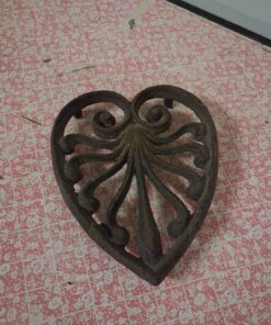 Cast iron heart pot holder