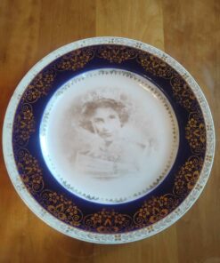 Commerative plate of the coronation of queen Elizabeth