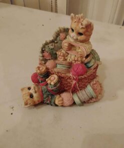 Windup singing kittens