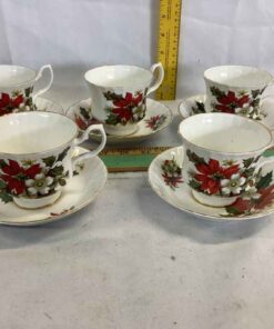 Christmas cups and saucers (5)