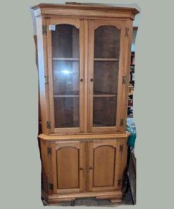 Corner cabinet