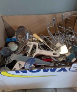 Kitchen utensils, casserole cradle, etc