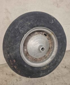 Aluminum hub wheelbarrow tire assembly
