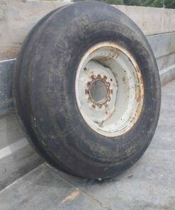 10x 16 front tractor tire 6 bolt great condition