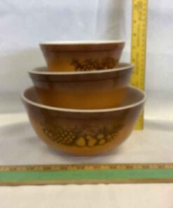 Set of 3 Pyrex Bowls - Old Orchard