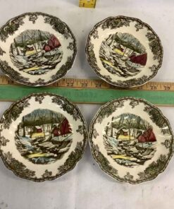 Friendly Village Saucers (4)
