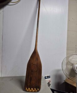 Shorter painted oar