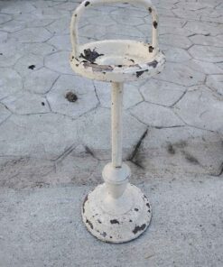 White bird bath