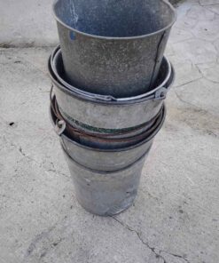 Assorted maple syrup buckets