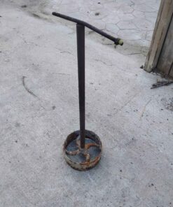 Metal pulley display stand