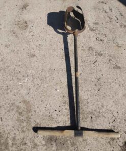 Manual post hole digger