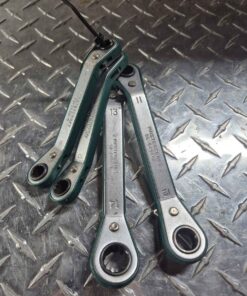 Qty 4 like new metric ratcheting wrenches