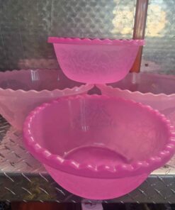 4 plastic bowls
