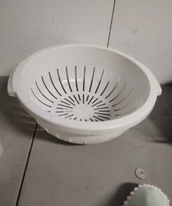 Plastic colander