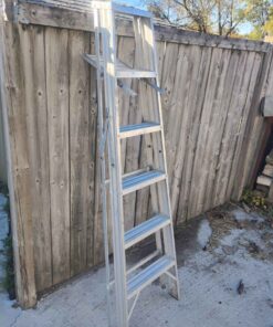Aluminum step ladder