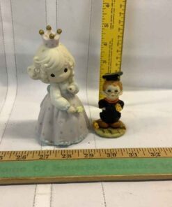 Figurines (2)