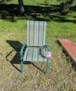 Folding lawn chair