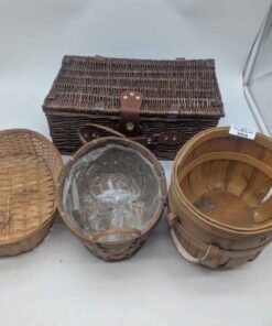 Assorted produce and picnic baskets
