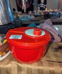 Red Salad spinner